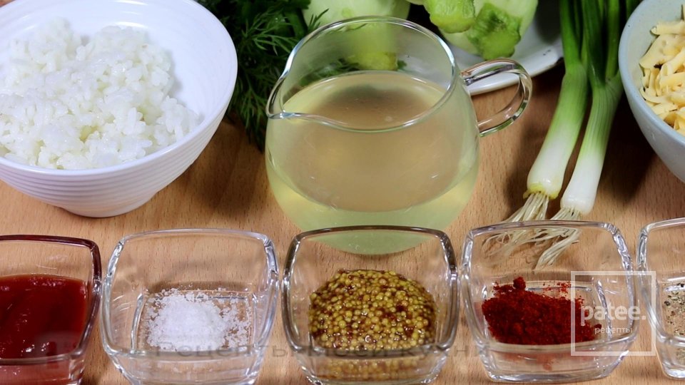 Кабачки с фаршем в духовке в сметанном соусе - Шаг 1