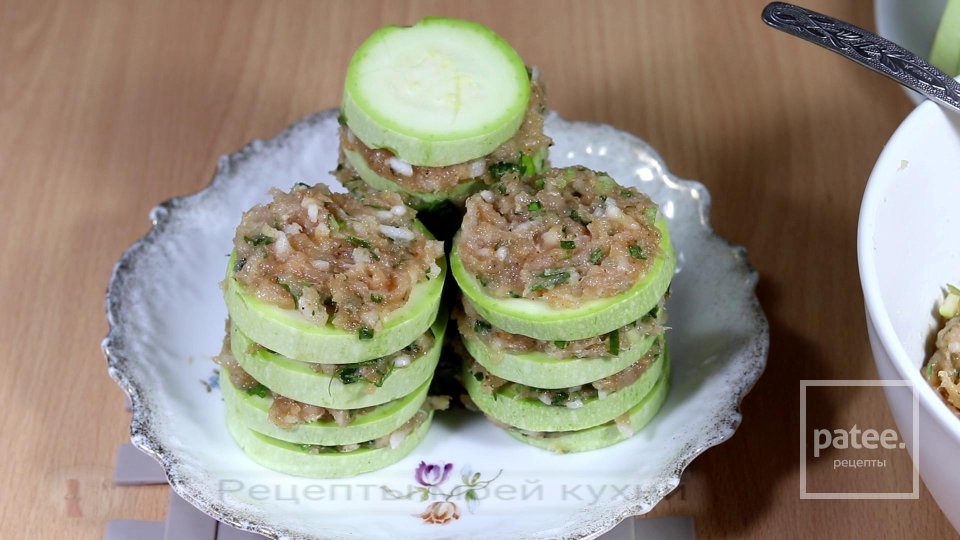 Кабачки с фаршем в духовке в сметанном соусе - Шаг 8