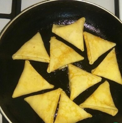 Треугольные блинчики с начинкой «Бендерики» 🥞 - Шаг 11