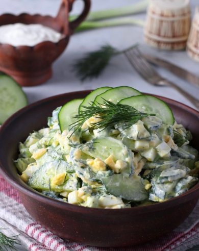 Салат с яйцом, огурцом, зелёным луком и сыром 🥗 - Шаг 1