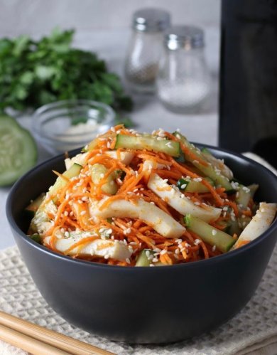 Салат с кальмарами, корейской морковью и огурцом🥗