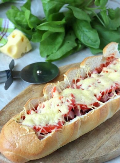 Пицца из багета в духовке 🥖 - Шаг 1