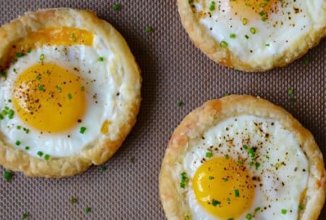 Яичница в слоеном тесте 🍳