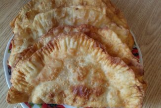 Сочные и хрустящие чебуреки