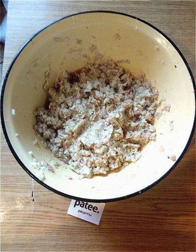 Сочные и хрустящие чебуреки - Шаг 6