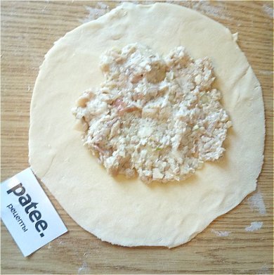 Сочные и хрустящие чебуреки - Шаг 7