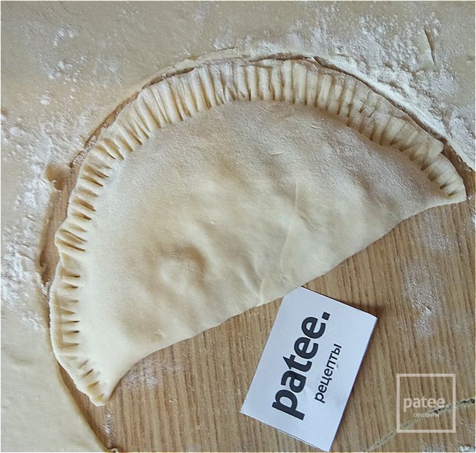 Сочные и хрустящие чебуреки - Шаг 8