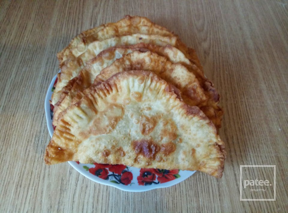 Сочные и хрустящие чебуреки - Шаг 9