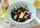 Салат со свёклой, курицей и фетаксой