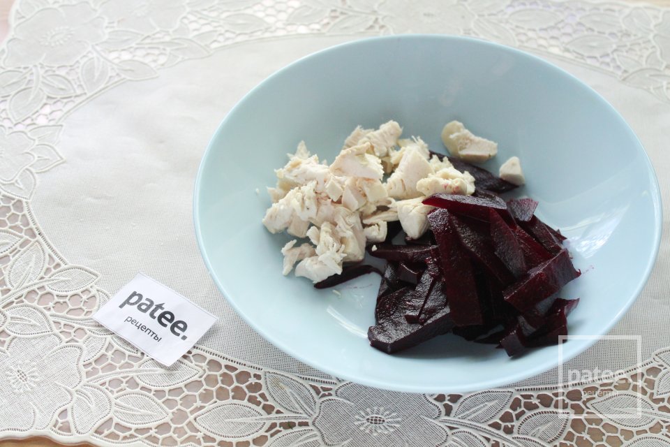 Салат со свёклой, курицей и фетаксой - Шаг 4