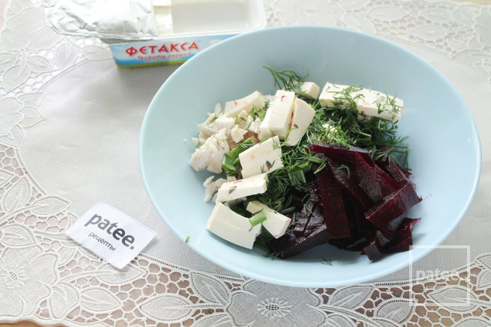 Салат со свёклой, курицей и фетаксой - Шаг 7