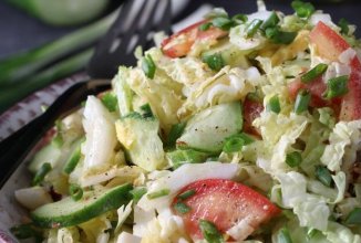 Салат с пекинской капустой, огурцом, помидором и яйцом🥗