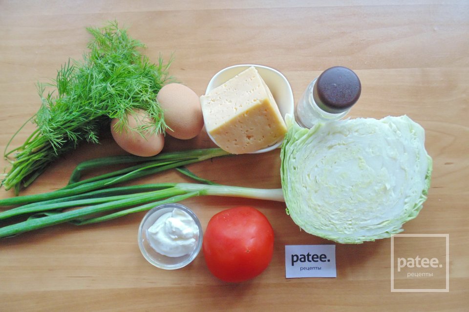 Салат с молодой капустой, сыром и помидорами - Шаг 1