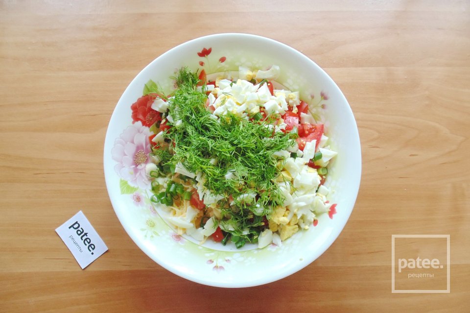 Салат с молодой капустой, сыром и помидорами - Шаг 7