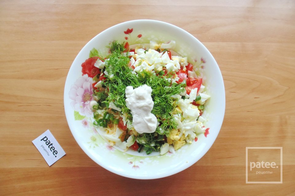 Салат с молодой капустой, сыром и помидорами - Шаг 8