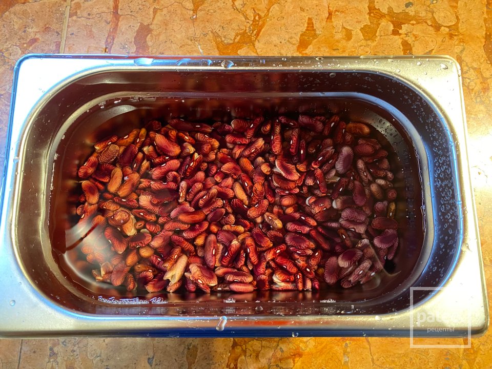 Фасолевый суп с белыми грибами - Шаг 1