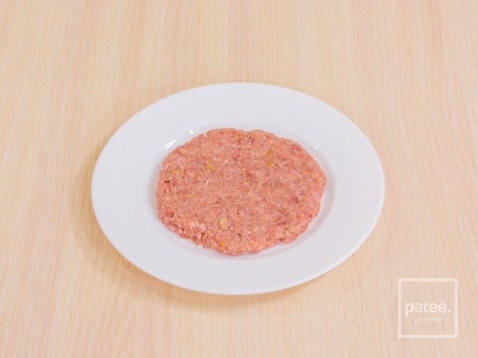 Мясные зразы с луком и яйцом 🥚 - Шаг 8