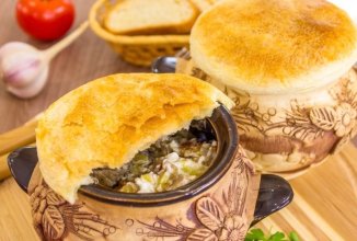 Жаркое в горшочках под крышечкой из теста🥘