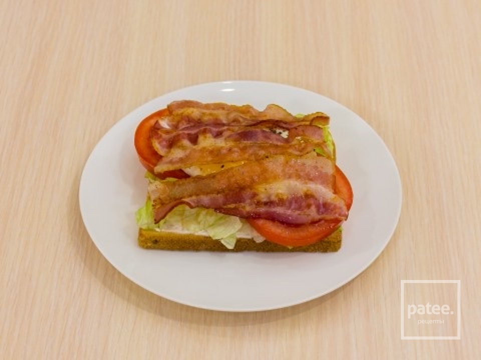 Сендвич с беконом и яичницей 🥪 - Шаг 11