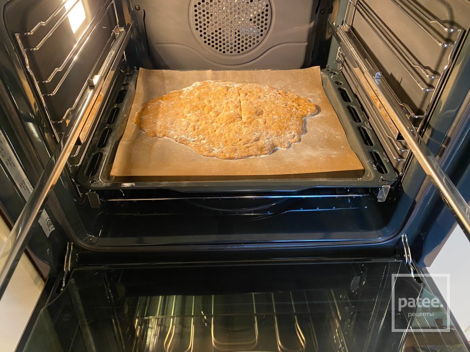 Медовик со сметанным кремом с фундуком в карамели - Шаг 5