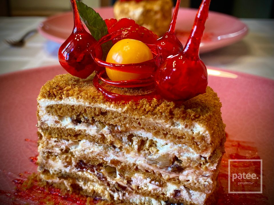 Медовик со сметанным кремом с фундуком в карамели - Шаг 18