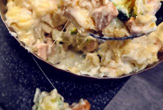 Гратен с цветной капустой, брокколи и курочкой