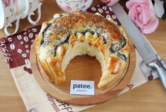 Рогалик с маком