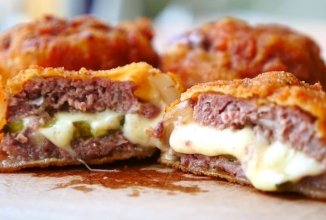 Котлеты с сыром в луковых кольцах 🥩