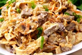 Сытный салат из печени с яичными блинчиками. 🥗