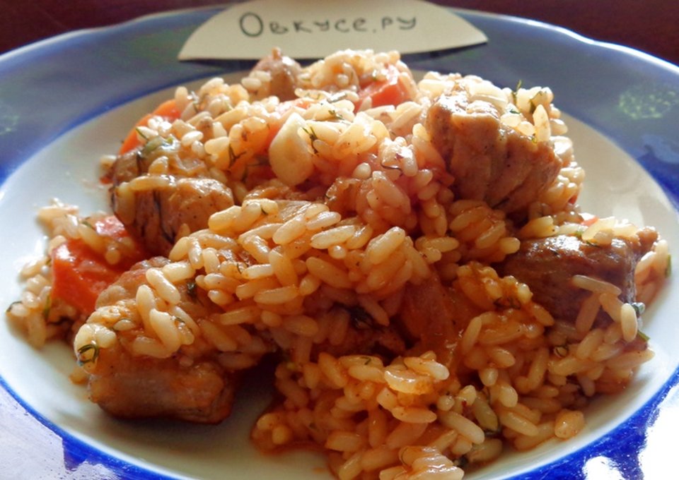 Рис с курицей и грибами в мультиварке. Свинина с рисом в мультиварке рецепты. Рис с мясом на сковороде. Свинина с рисом. Рис с мясом и овощами в мультиварке.