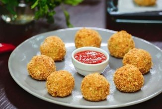 Очень вкусные шарики из картофельного пюре с ветчиной и сыром 🥔