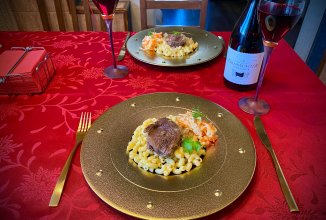 Говядина по-Кремлевски с отварными макаронами и Витаминным салатом