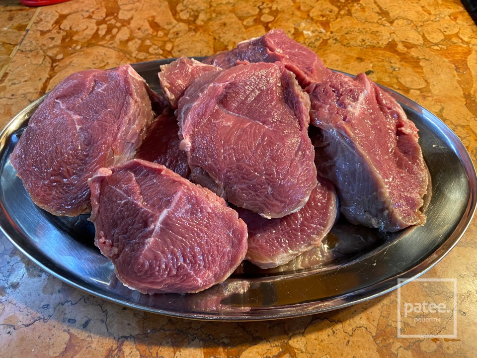 Говядина по-Кремлевски с отварными макаронами и Витаминным салатом - Шаг 2