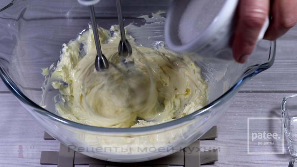 Клубничный пирог с творожной заливкой - Шаг 4