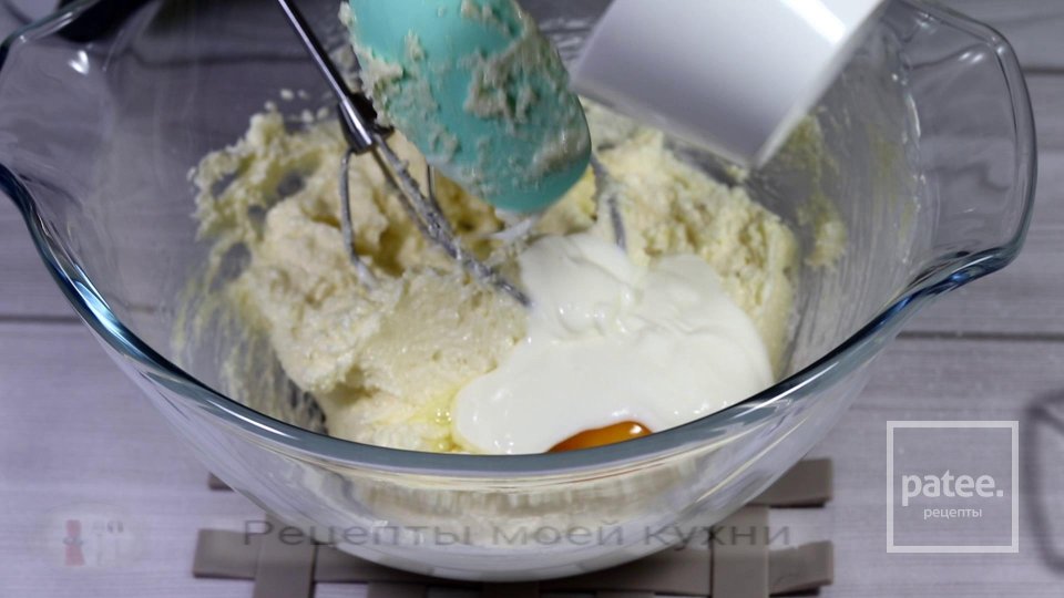 Клубничный пирог с творожной заливкой - Шаг 5