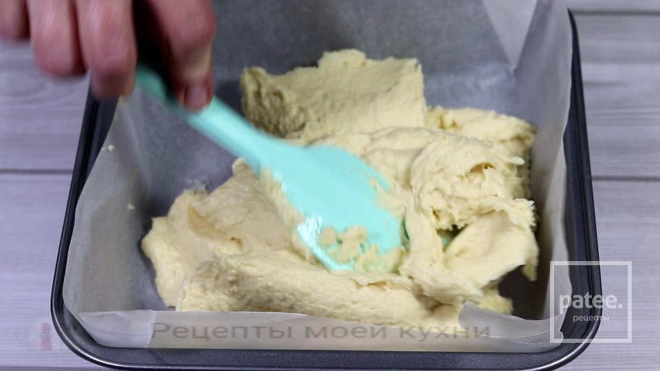 Клубничный пирог с творожной заливкой - Шаг 8