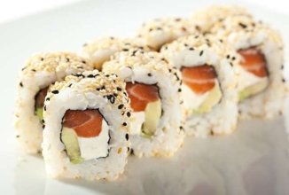 Роллы с авакадо и лососем 🍣