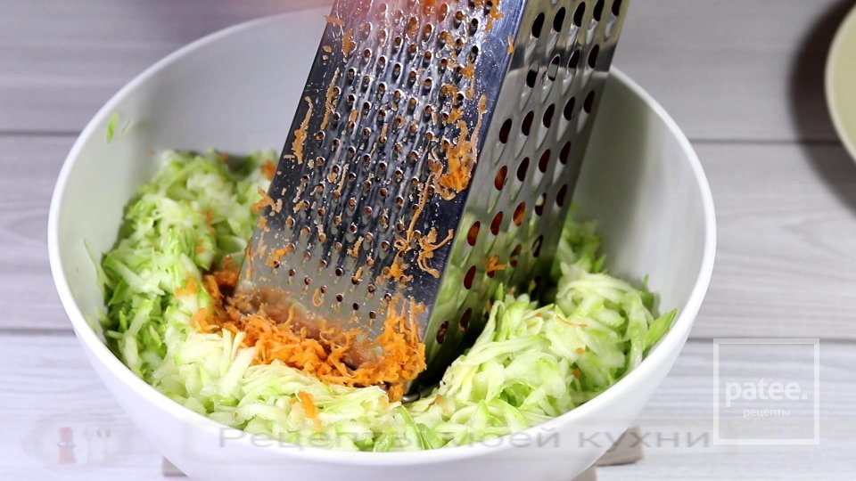 Кабачковые маффины без муки в духовке - Шаг 2