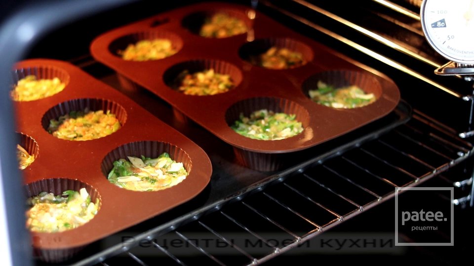 Кабачковые маффины без муки в духовке - Шаг 7