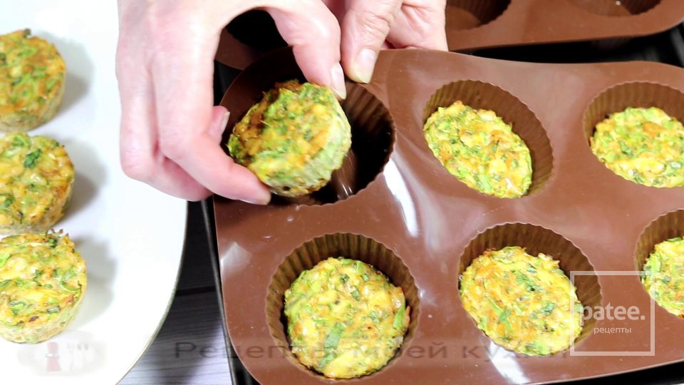 Кабачковые маффины без муки в духовке - Шаг 8