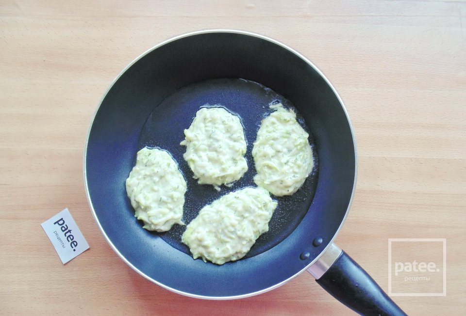 Оладьи кабачковые на кефире - Шаг 9