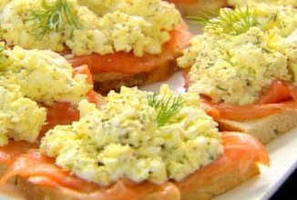 Бутерброды с семгой и яичным салатом 🥪