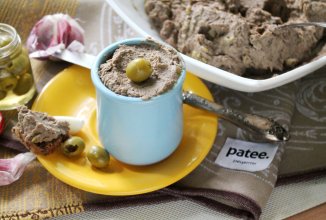 Печеночный паштет с  оливками и чесноком