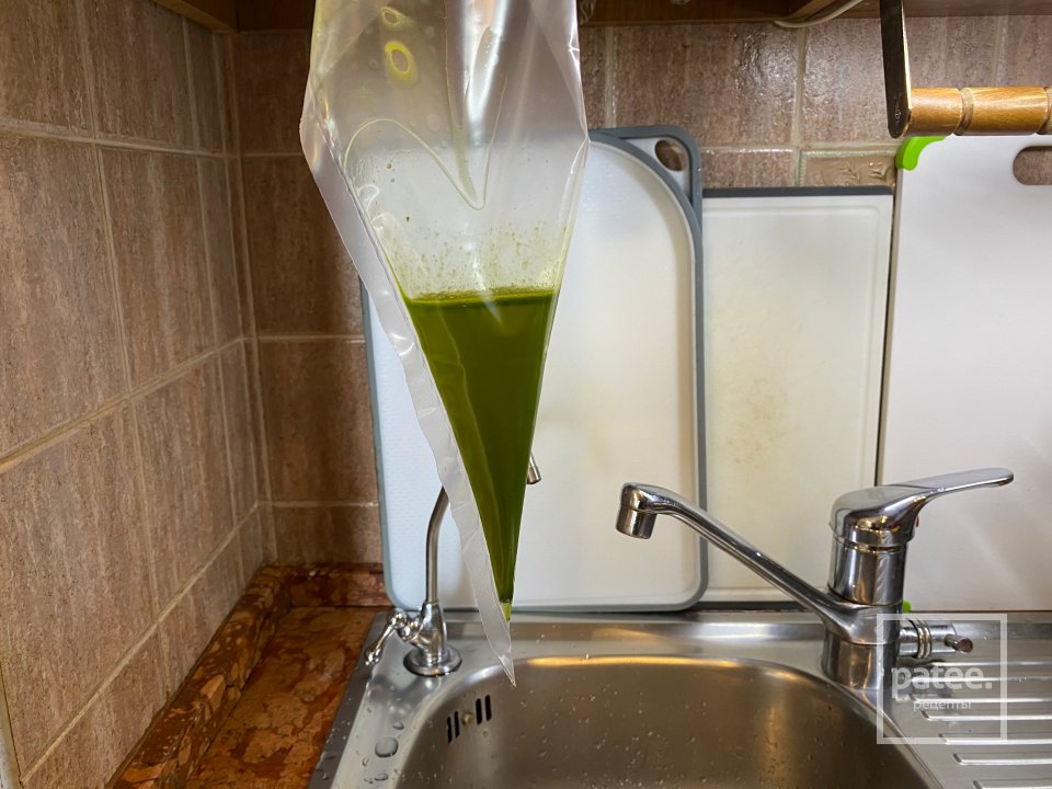 Окрошка на рассоле с солеными груздями и тушеными почками - Шаг 8