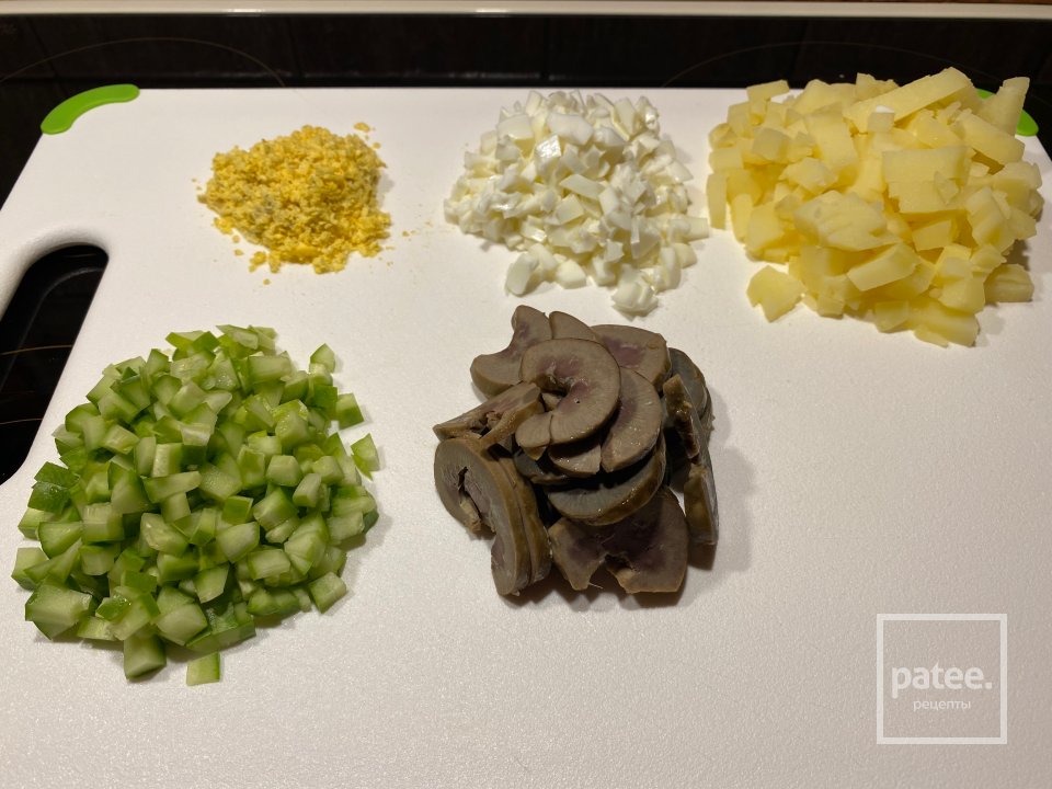 Окрошка на рассоле с солеными груздями и тушеными почками - Шаг 11