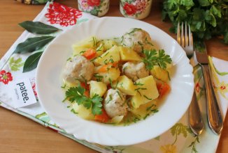 Тефтели из свинины с картофелем