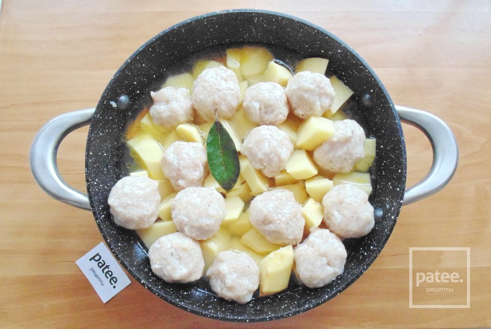 Тефтели из свинины с картофелем - Шаг 11