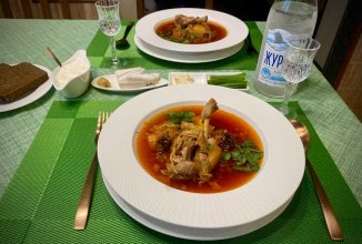 Борщ из утки с черносливом