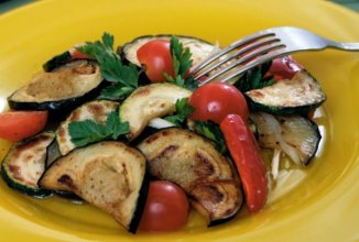 Гриль-салат с помидорами черри