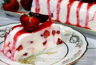 Творожный десерт без выпечки с клубникой